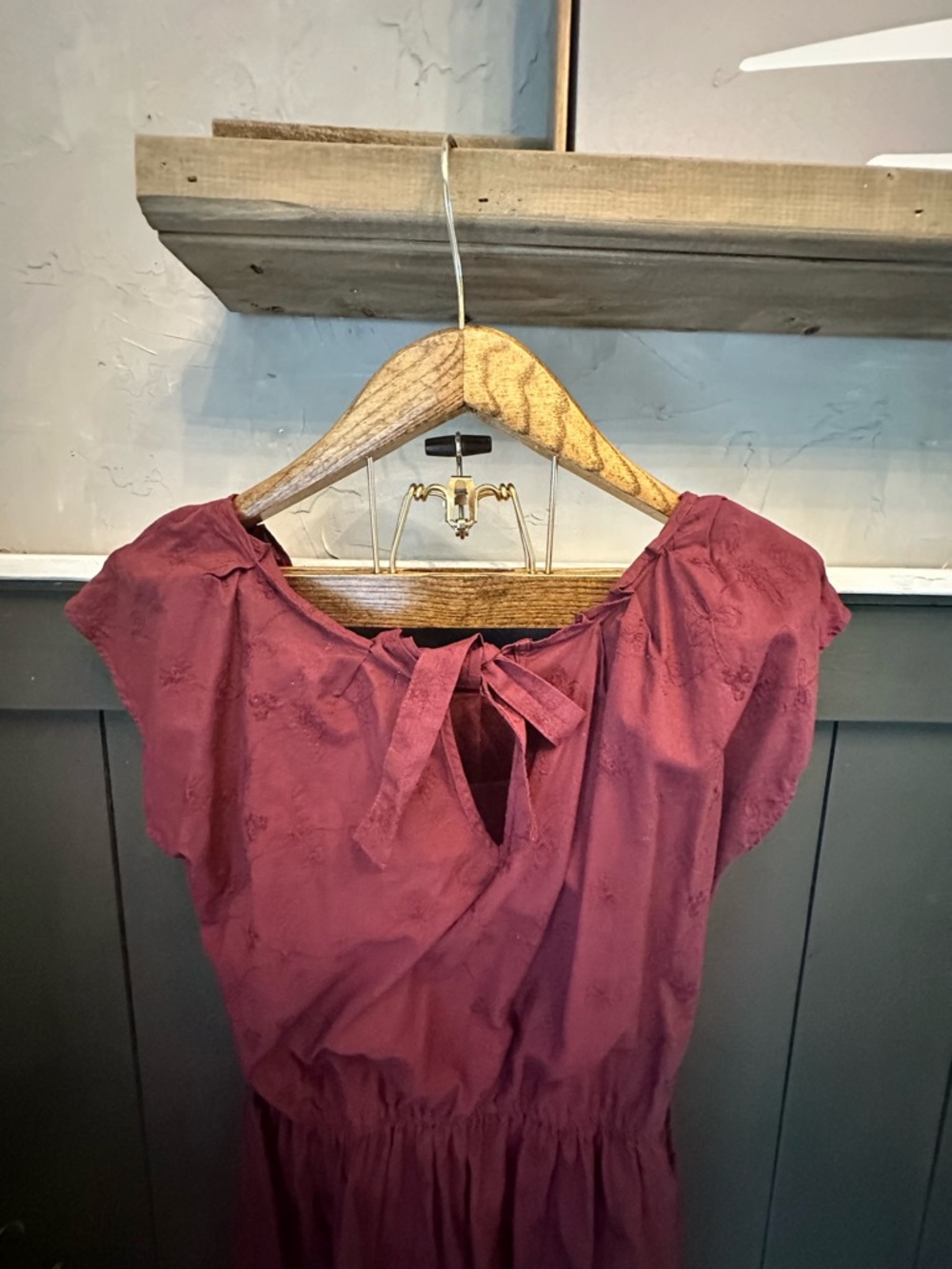 Lauren Conrad Maroon Berry Cap Sleeve Tie Back Dress Size L Flowy Fit & Flare Mi - Picture 6 of 13